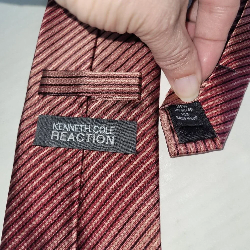 Kenneth Cole Reaction Tie‎ Mens Necktie Red Stripe Silk Handmade Office Preppy - Picture 4 of 7
